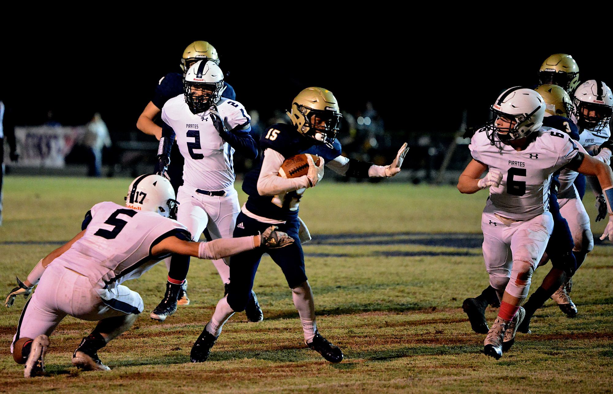 The Jacksonville Golden Eagles defeat the Rogers Pirates 39 to 21