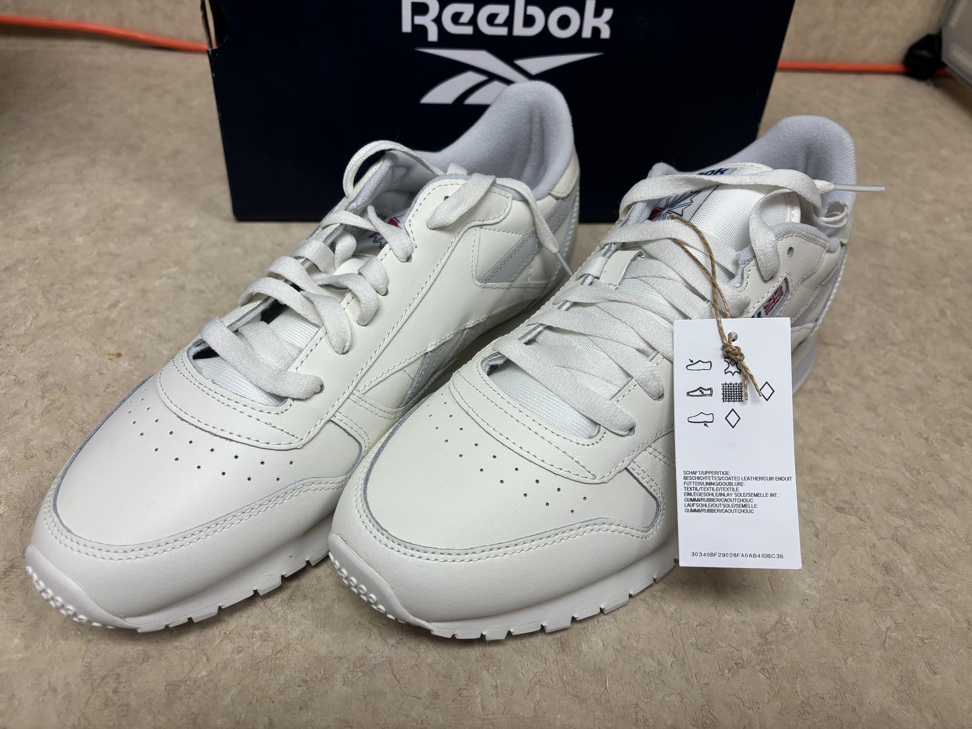 Reebok Unisex Classic Leather Sneaker Chalk/Light Grey