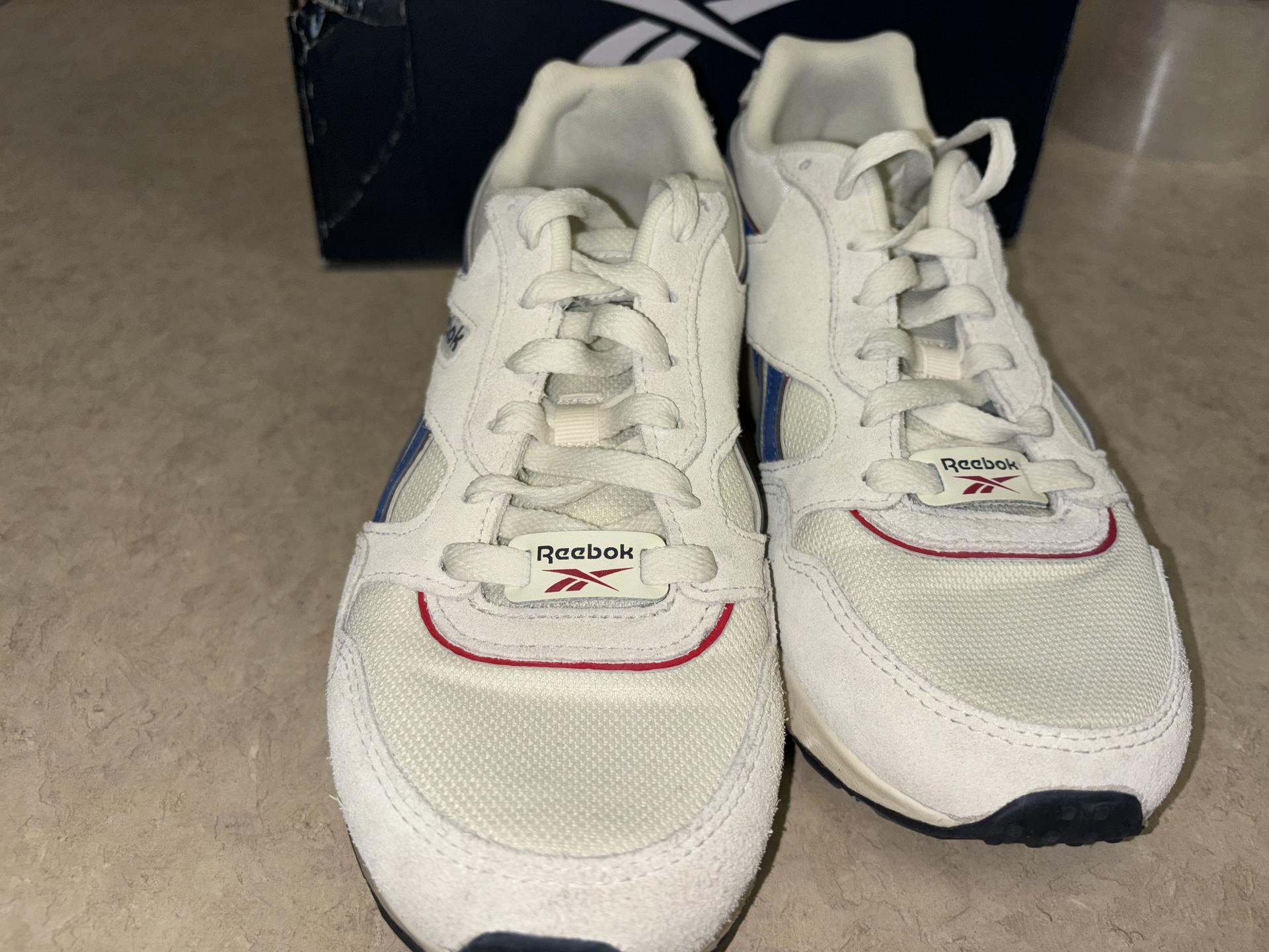 スニーカー REEBOK Men Sneakers White 100032881 WH-VN Amazon.com | Reebok Unisex Sneakers, White Collegiate Navy