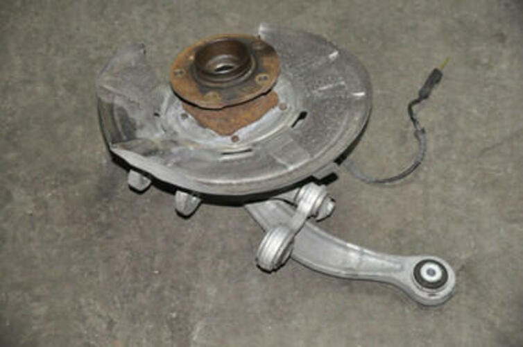 1) C-61 BMW 33306852892 OEM Used KNUCKLE RIGHT D098146 R