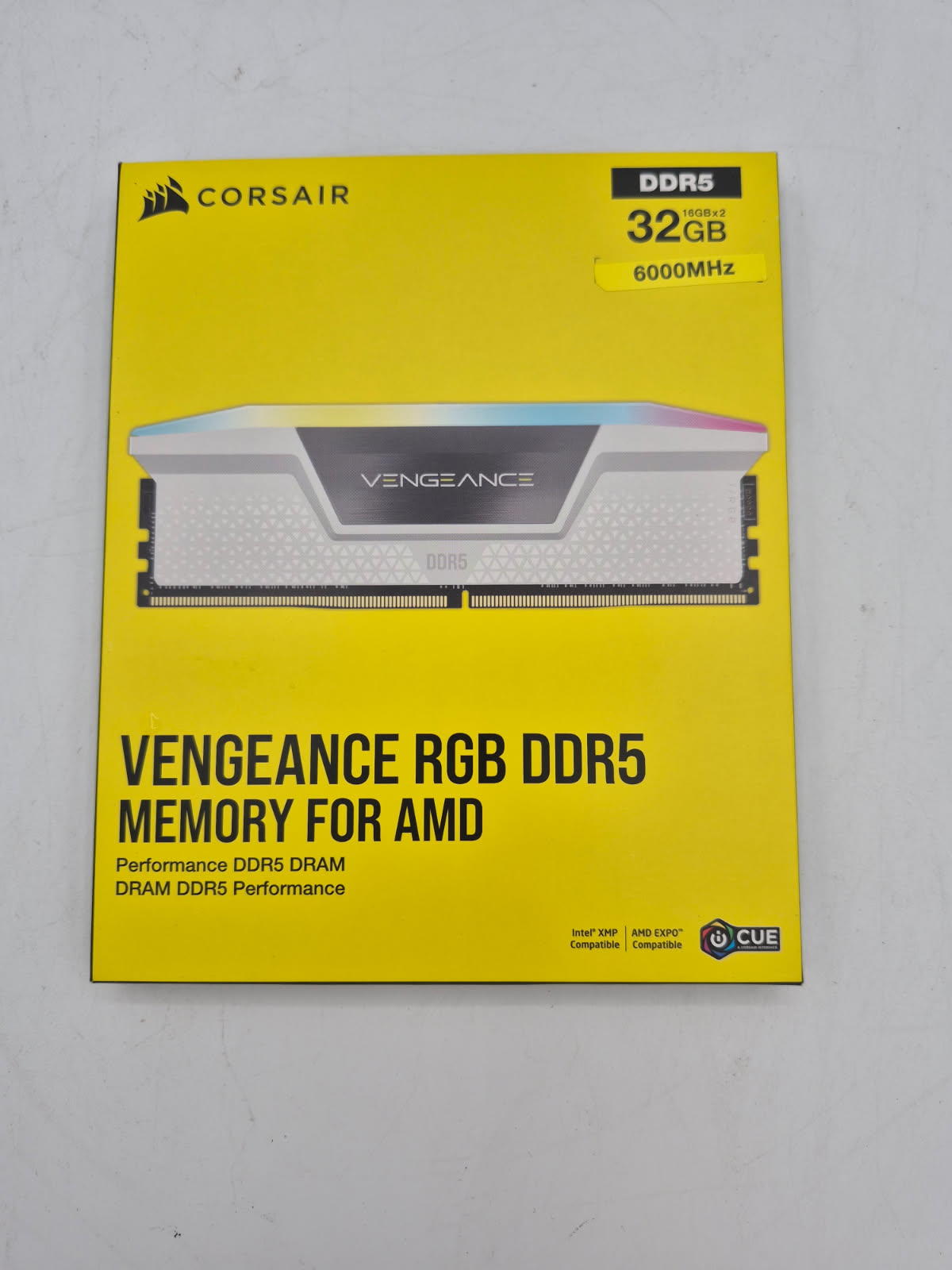 corsair_vengeance_white_32gb_d