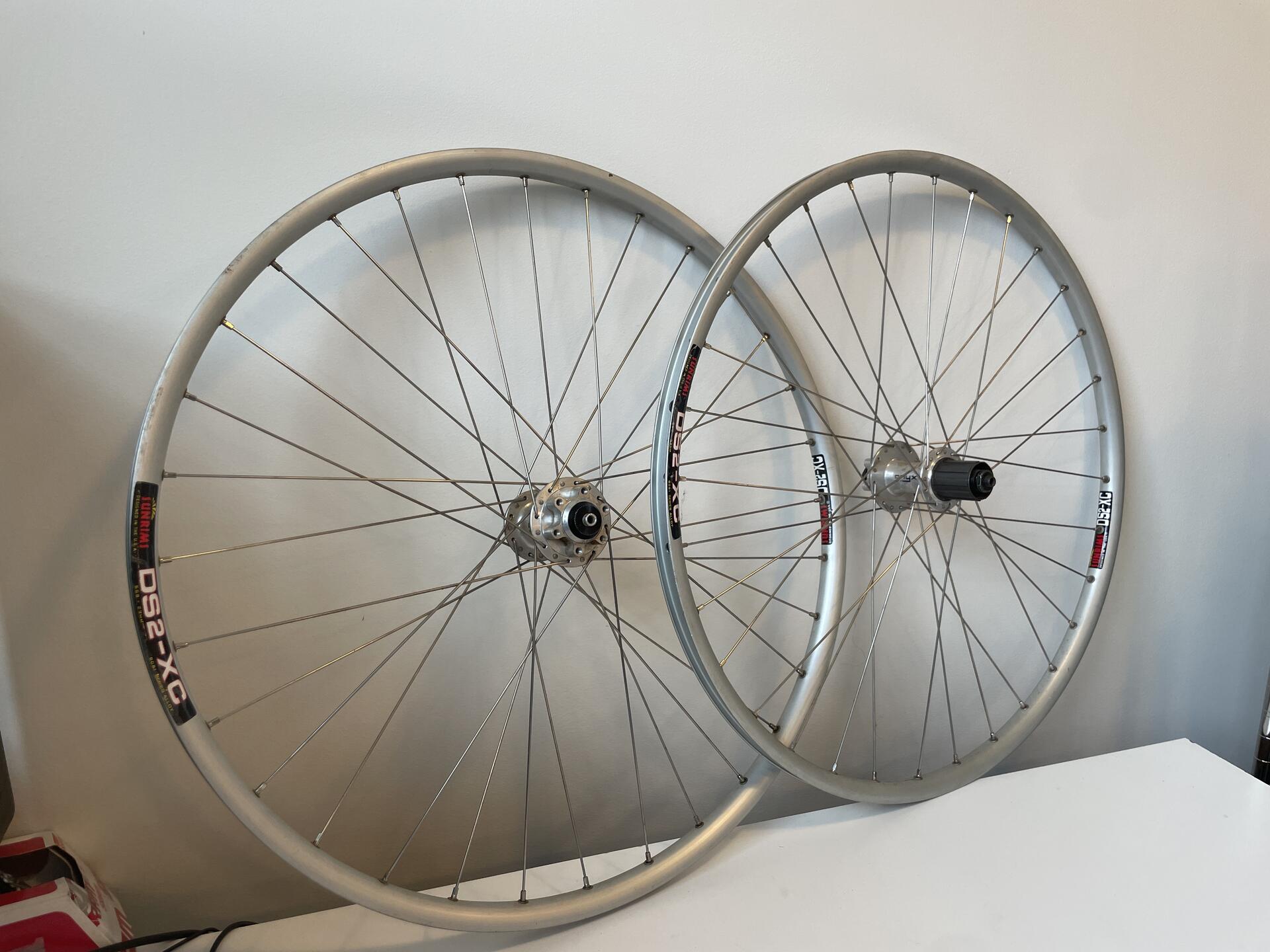 DT Swiss Onyx 32h Hubs / DS2-XC SunRims 26