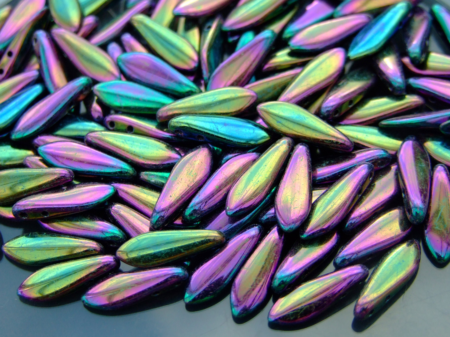 25pcs Czechmates Dagger Beads 16mm x 5mm Emerald