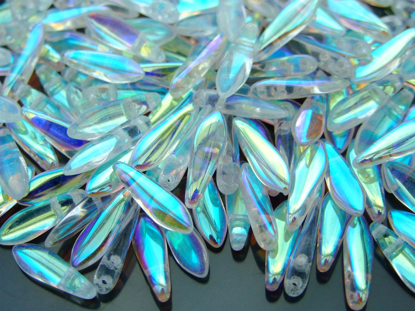 25pcs Czechmates Dagger Beads 16mm x 5mm Emerald