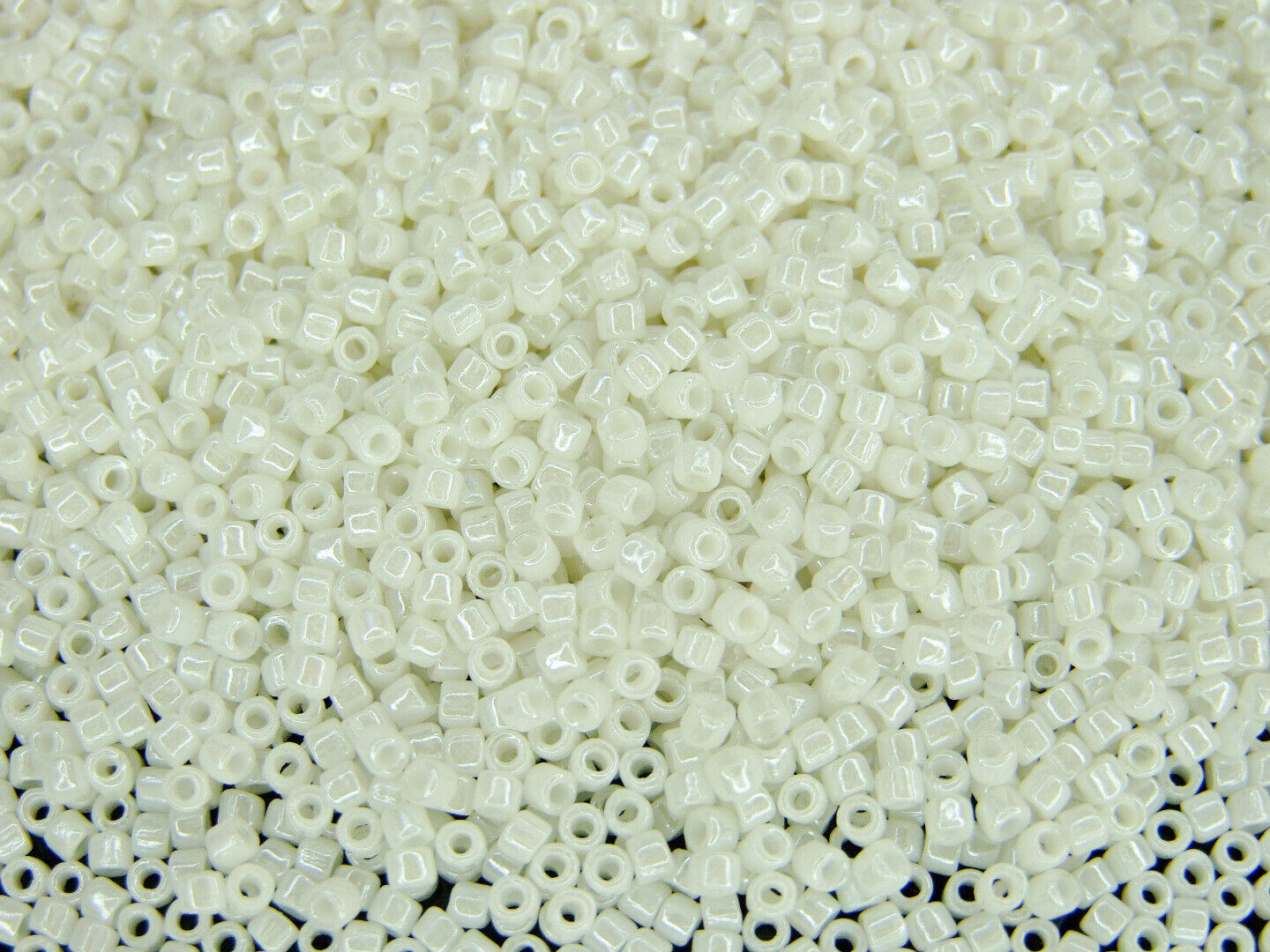 5g MATUBO 10/0 Best Quality Czech Cylinder Seed Beads 20 Colors to Choose - Picture 15 of 19