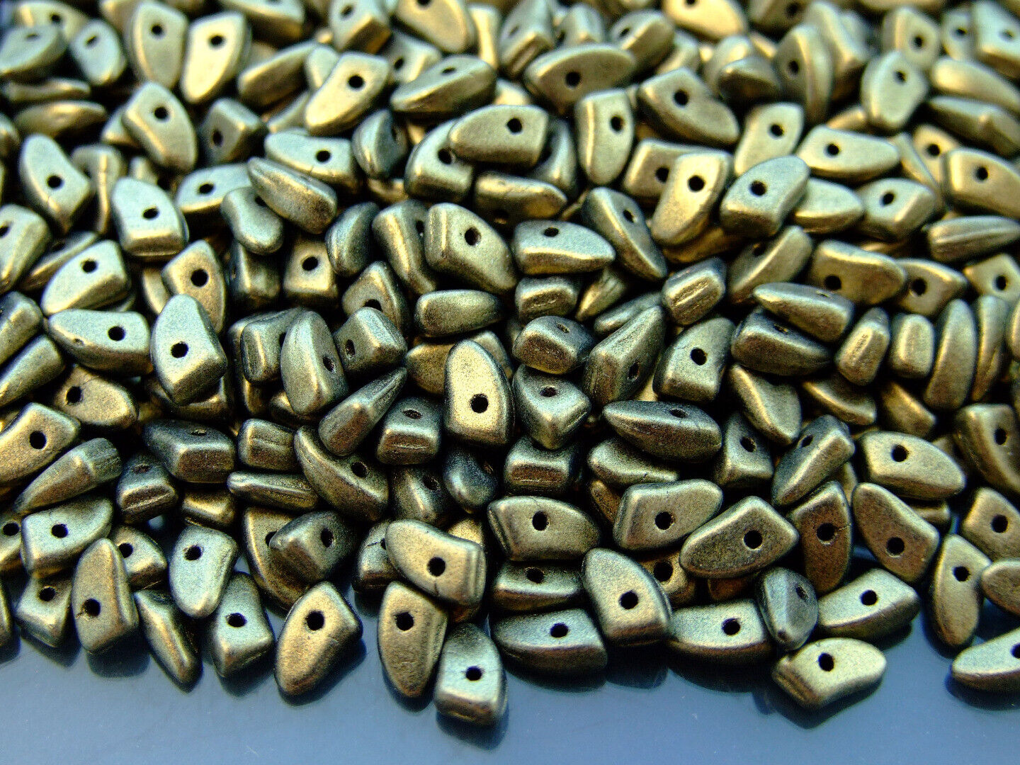 5g Prong Czech Seed Beads 3x6mm 10 Colors to Choose Jewelry Making Beading - Picture 6 of 10