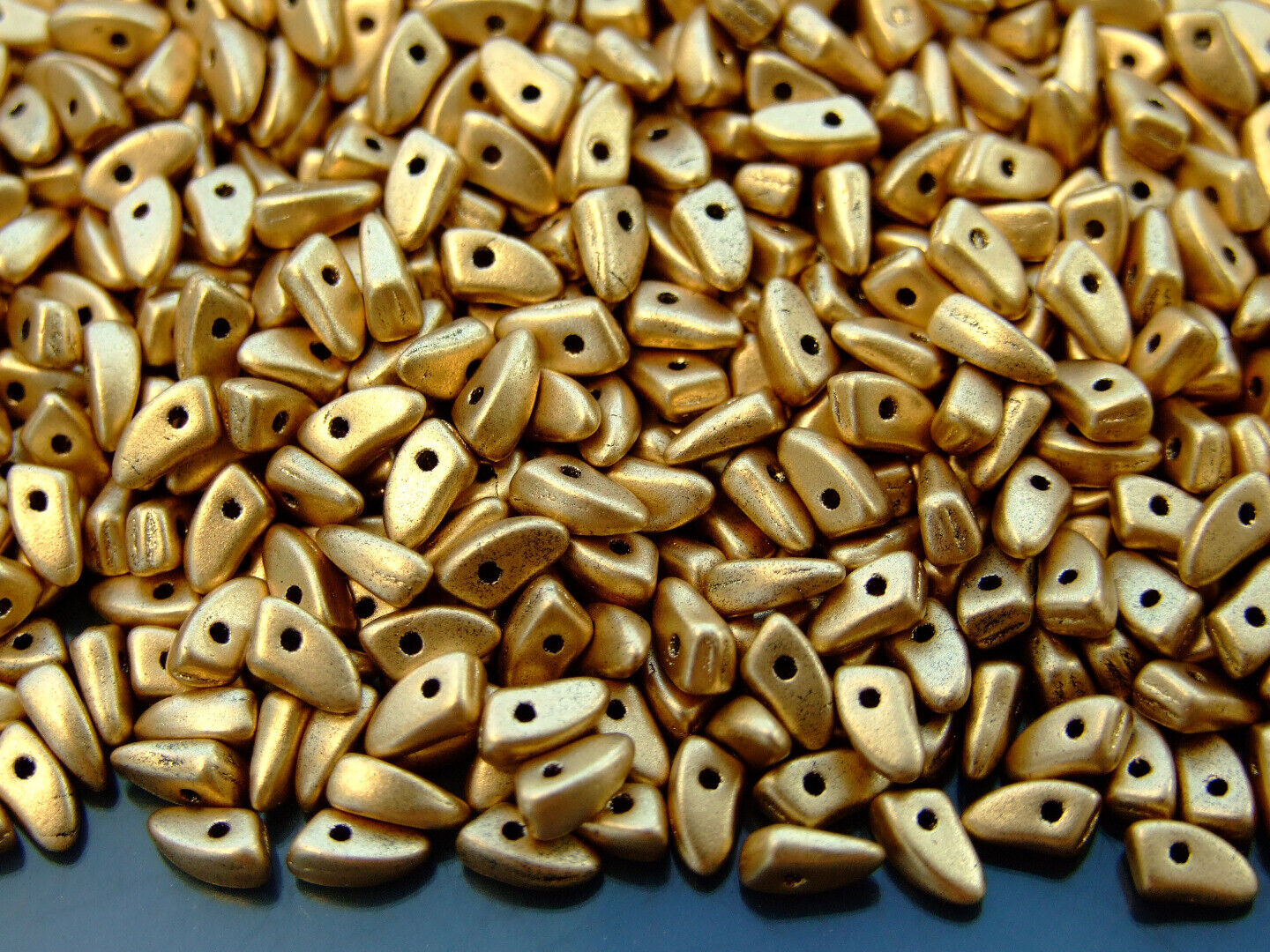 5g Prong Czech Seed Beads 3x6mm 10 Colors to Choose Jewelry Making Beading - Picture 8 of 10