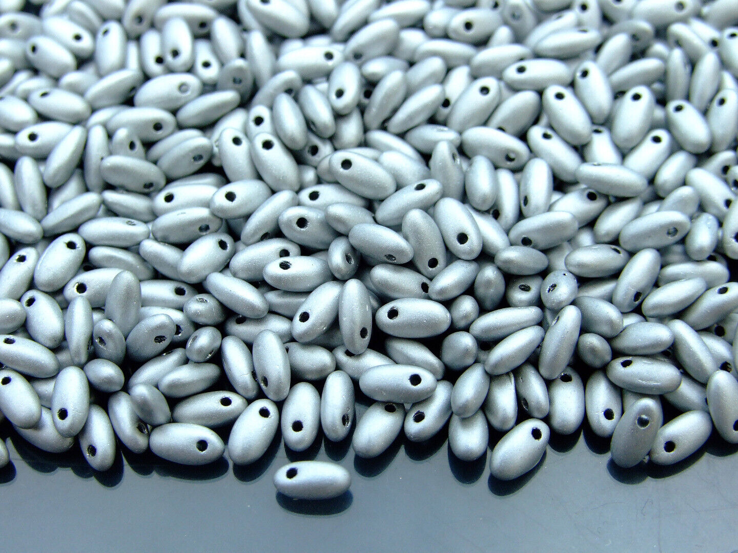 10g Rizo Czech Seed Beads 2.5x6mm 35 Colors to Choose Jewelry Making Beading - Picture 19 of 34