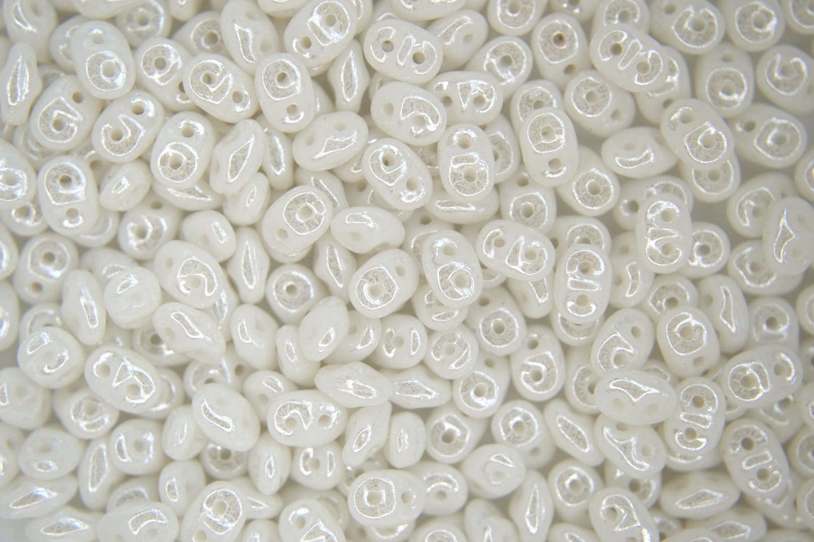 10g-100g Matubo SuperDuo Czech Seed Beads 2.5x5mm Opaque Chalk White Luster - Picture 3 of 5