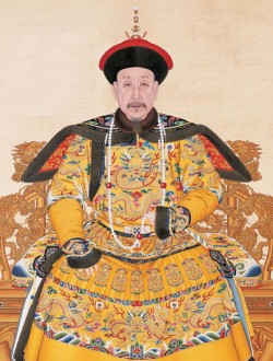 Portrait_of_the_Qianlong_Emperor_in_Court_Dress