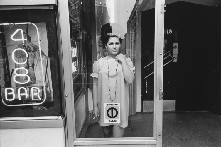 Lee Friedlander, Baltimore, 1968; gelatin silver print, 6 in. x 9 1/8 in. (15.24 cm x 23.18 cm); Collection of the Sack Photographic Trust; © Lee Friedlander Lee Friedlander, Baltimore, 1968