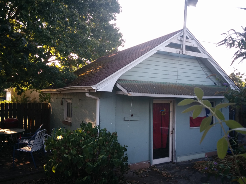 The garage behind the Blue Velvet. The garage behind the Blue Velvet.