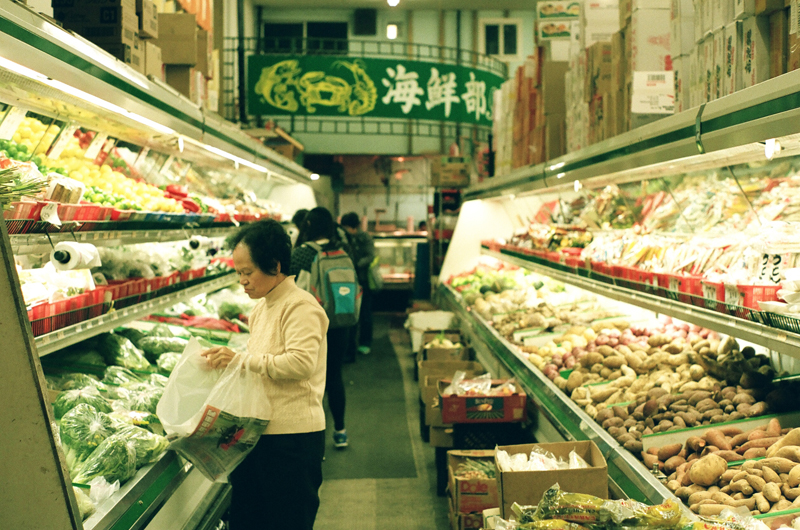 I love grocery shopping. I’m spoiled by the abundance, the freshness, the California sabor.