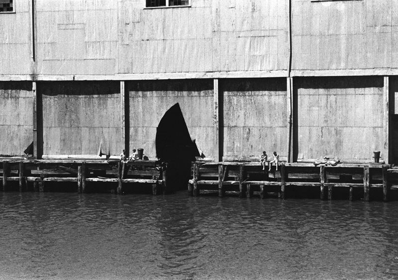 Alvin Baltrop, Untitled (from the Pier Photographs series), 1975–86. Courtesy and © the Alvin Baltrop Trust.