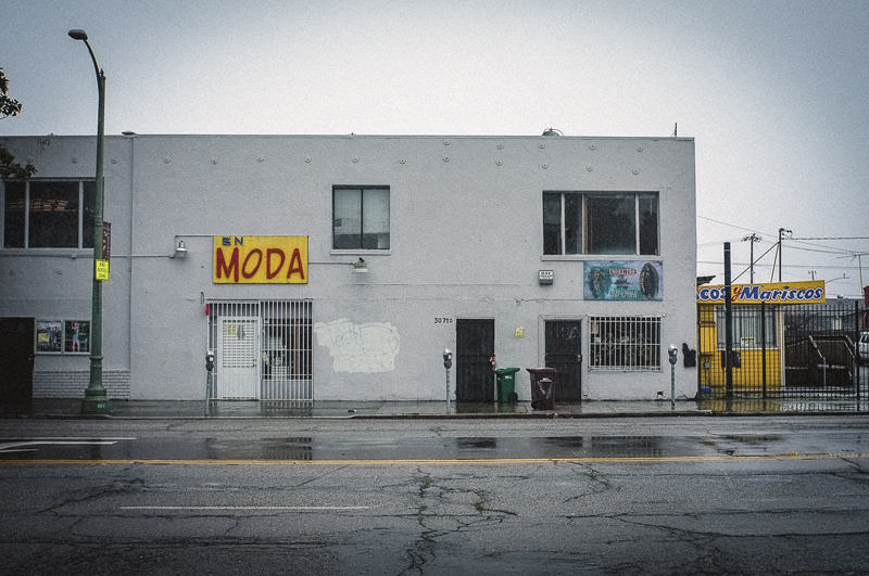 En Moda and Botanica Tres M's in Fruitvale. Photo by Elizabeth Holzer.