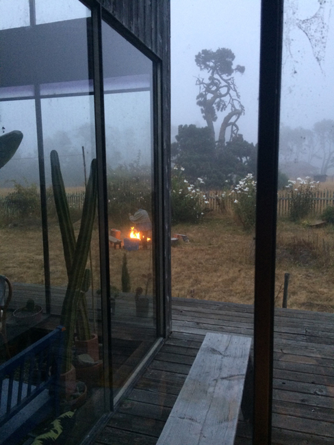 Shi starts a fire.