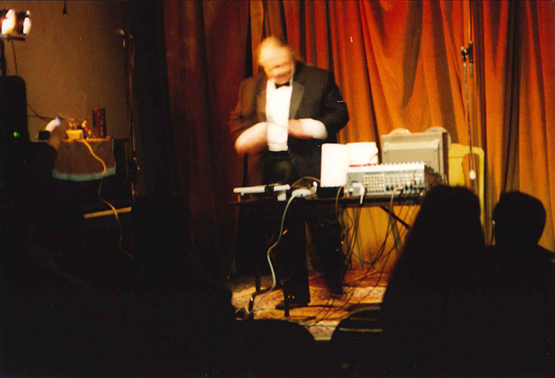 Tom Duff performing at the Acme Observatory series, December 7, 2002. Photo courtesy Matt Ingalls.