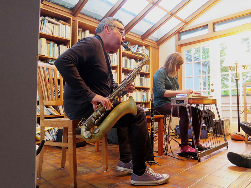 Phillip Greenlief and Susan Alcorn performing at Tom's Place, Apr 27, 2017. Photo: Michael Zelner.