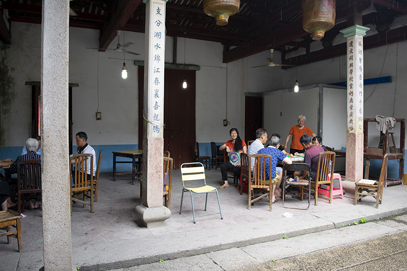 A distant aunt in Fuzhou, whom I did not recognize. She, however, knew me by name.
