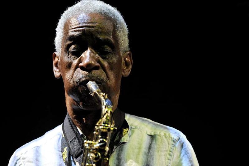 Roscoe Mitchell performing at the Moers Festival in Moers, Germany, 2009. Photo: Michael Hoefner. License: Creative Commons Attribution-Share Alike 3.0 Unported.