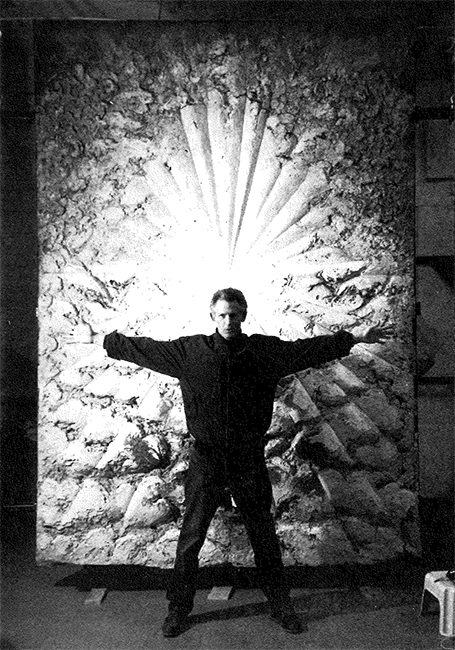Bill Berkson standing in front of Jay DeFeo’s The Rose, 1995. Courtesy Connie Lewallen.