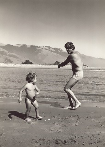 Bill Berkson and and son Moses in Bolinas, ca. 1977. Courtesy Connie Lewallen.