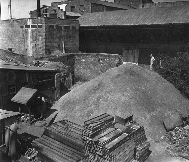 Remnant of the West Berkeley Shellmound during archaeological excavation (circa 1950) Source: shellmound.org.