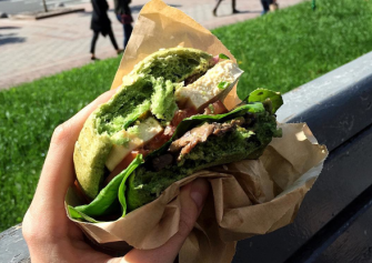 老天～麦当劳推出绿汉堡!想要一举打下in & out?