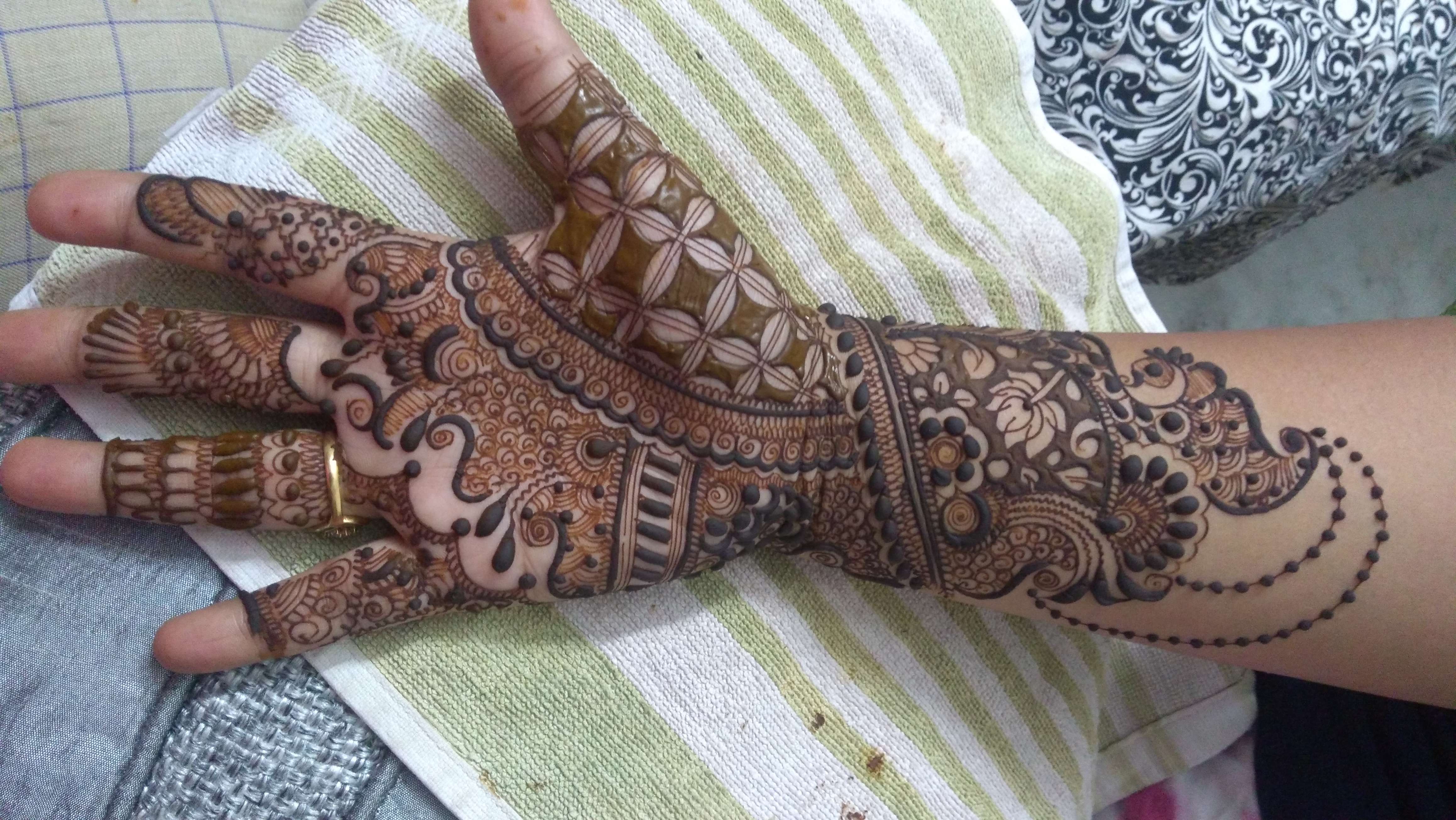 Aaka Mehandi Arts - Portfolio