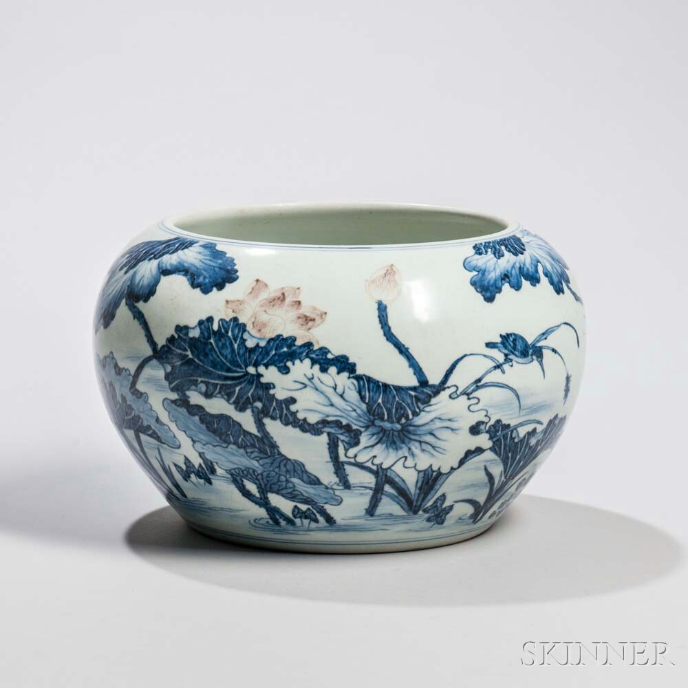 Blue and White Jar, China, 19th/20th century (Estimate: $500-700)