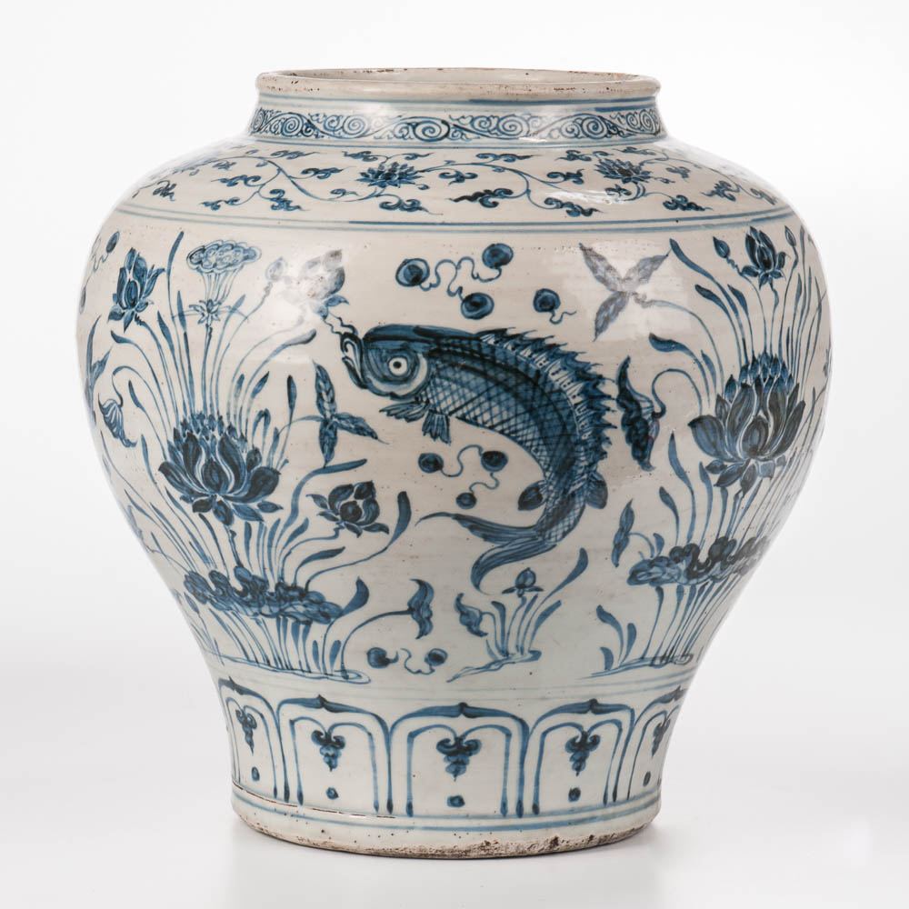 Large Blue and White "Guan" Jar, China, Yuan dynasty style (Lot: 1034, Estimate: $700-900)