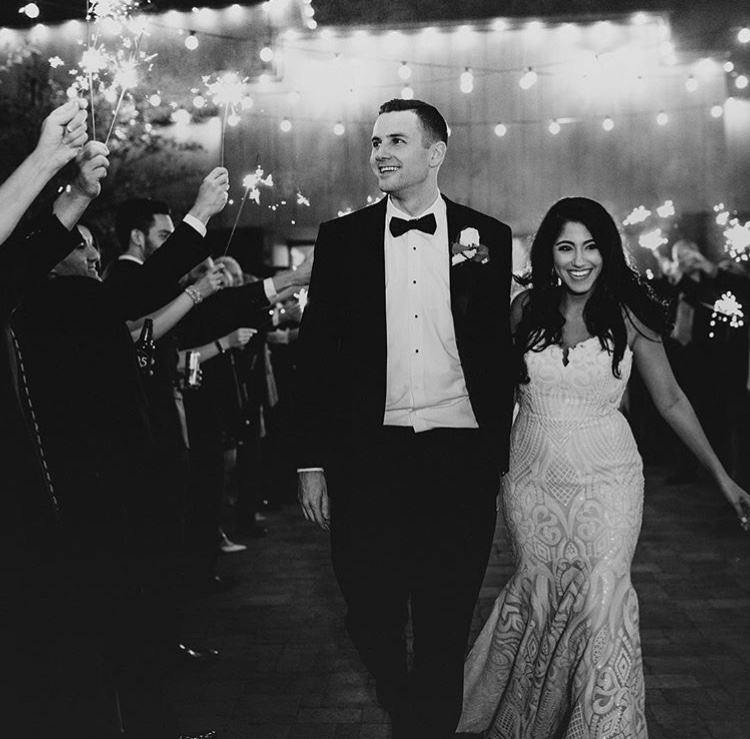 6-Must-Have-Shots-on-Your-Wedding-Day-Honeymoon-Send-off