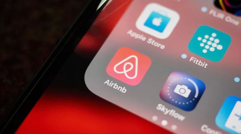 app like airbnb development