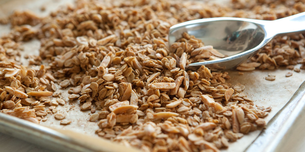 ALMOND-NUTMEG GRANOLA