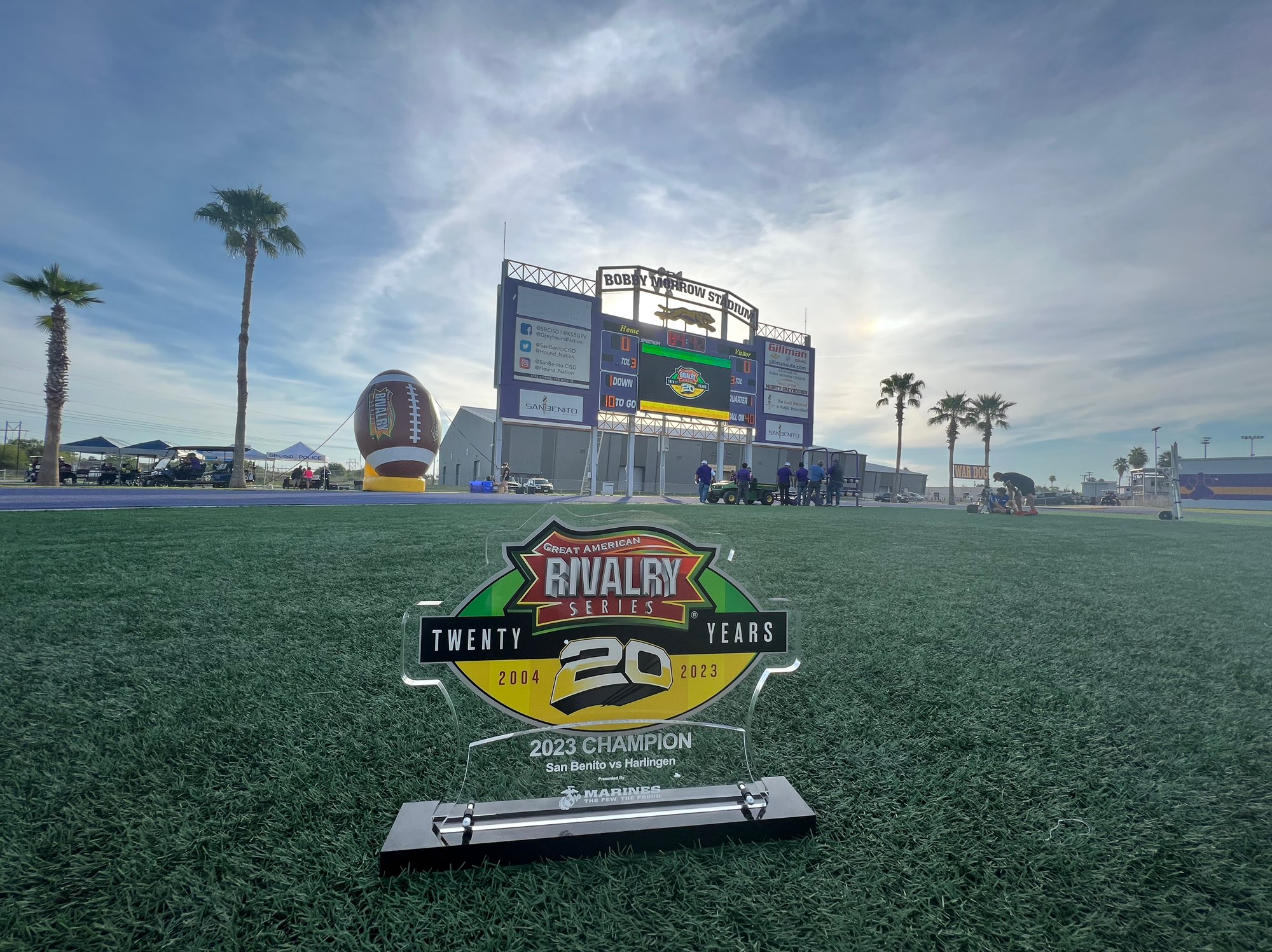 The San Benito Greyhounds defeat the Harlingen Cardinals 21 to 10