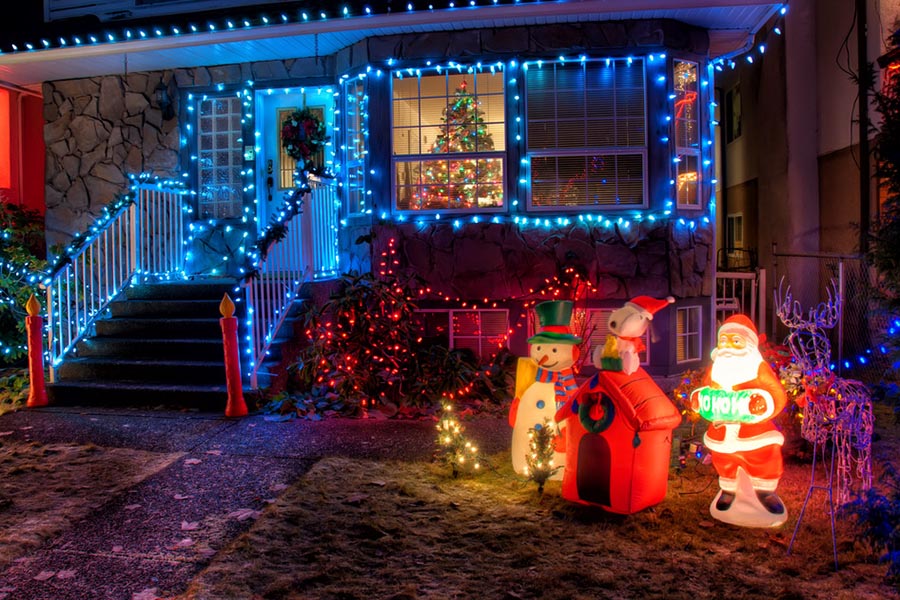 Outdoor-Christmas-Lights-Safety