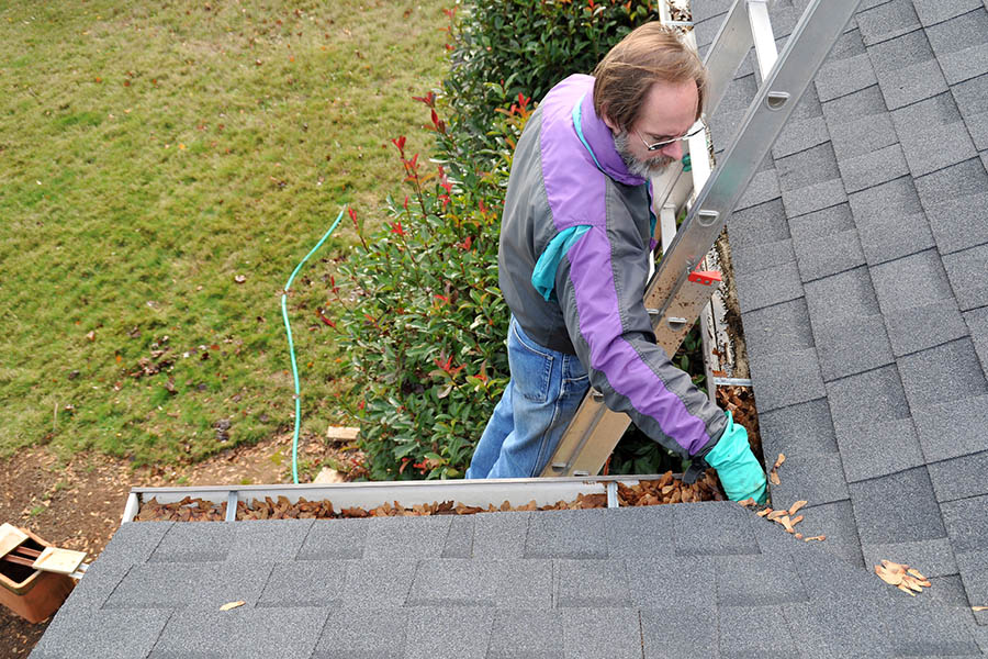 Spring Gutter (Eavestrough) Cleaning