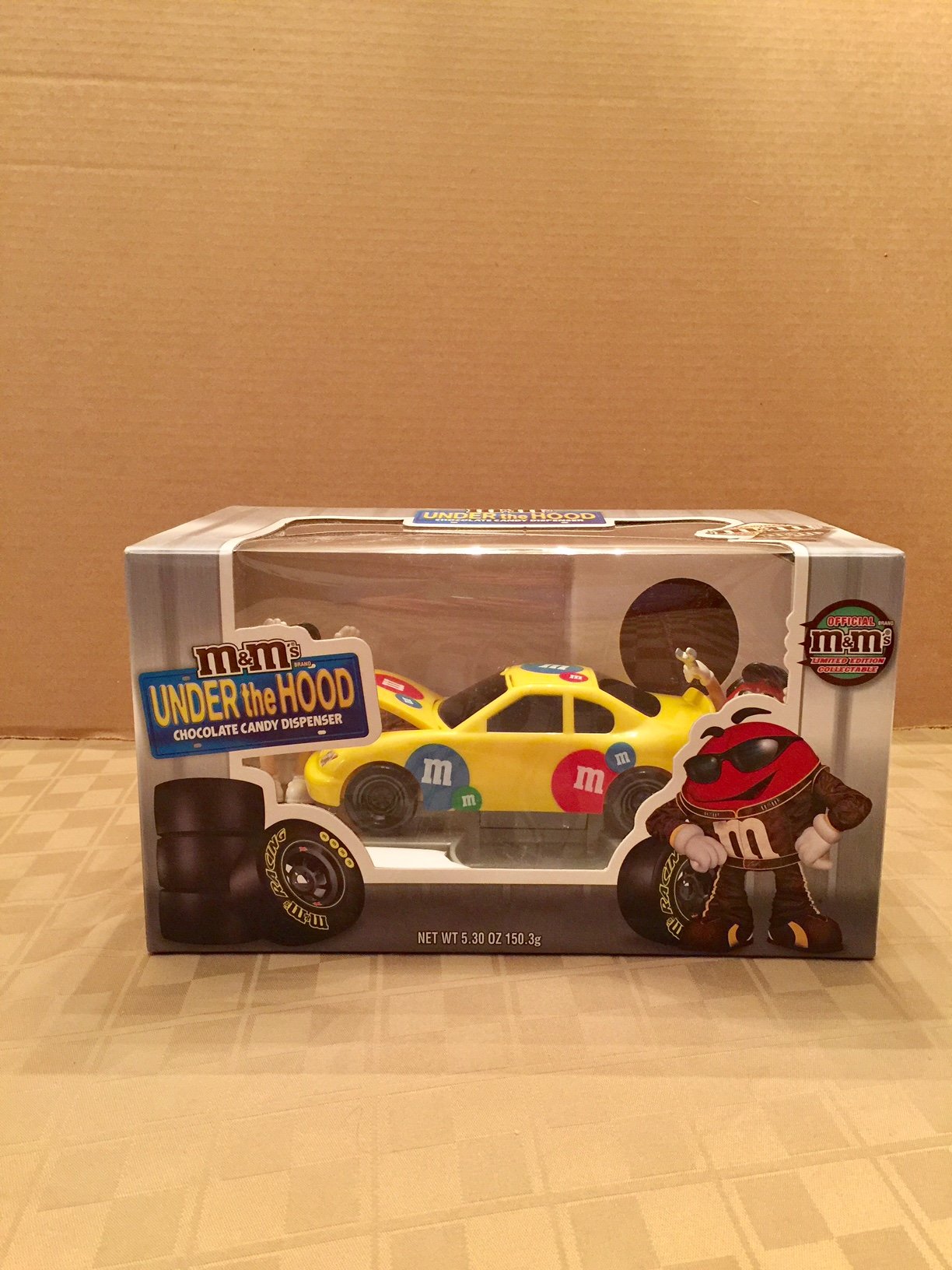 M&M'S - Brandclub - M&M'S LA-Z-BOY Dispenser