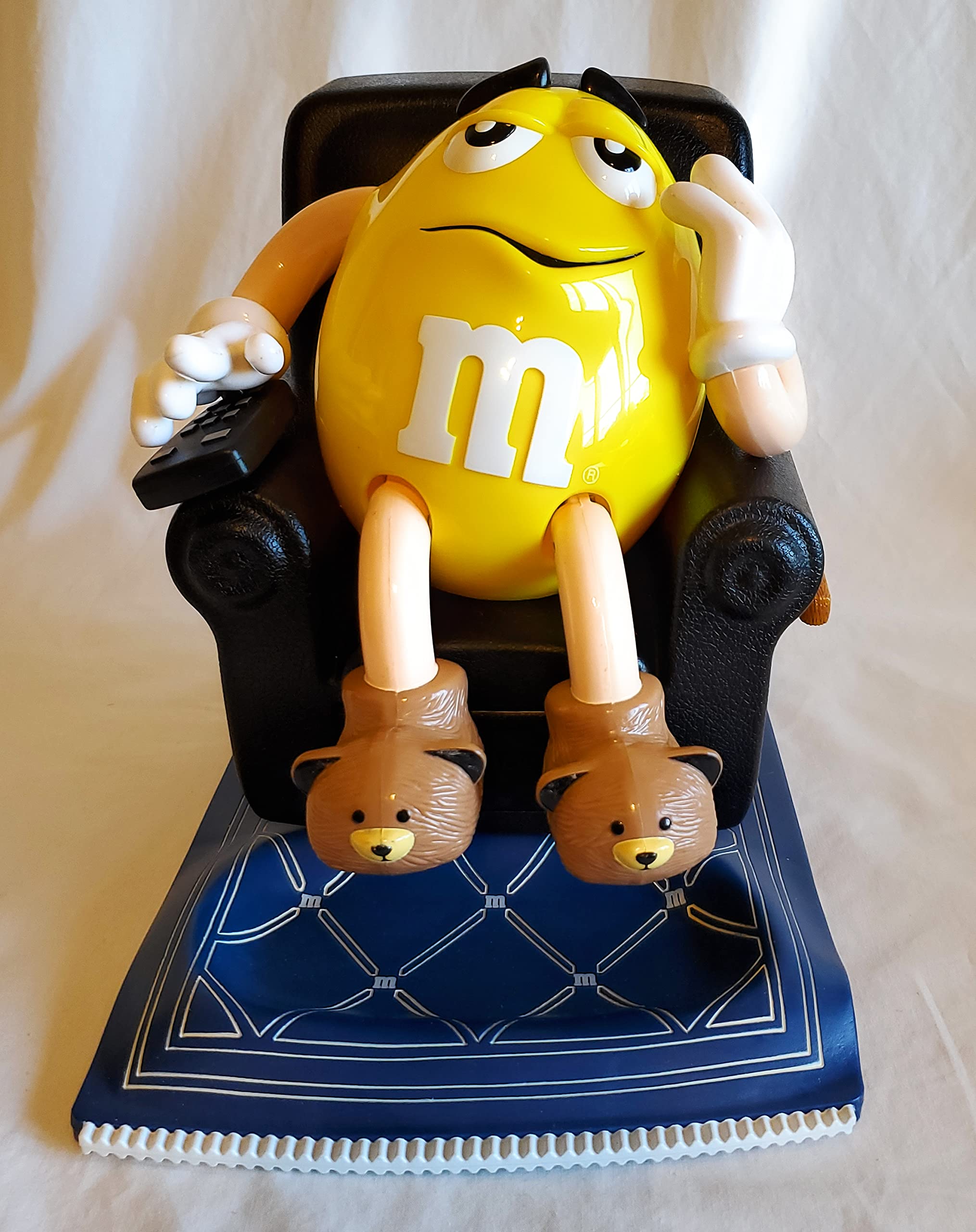 M&M'S - Brandclub - M&M'S LA-Z-BOY Dispenser