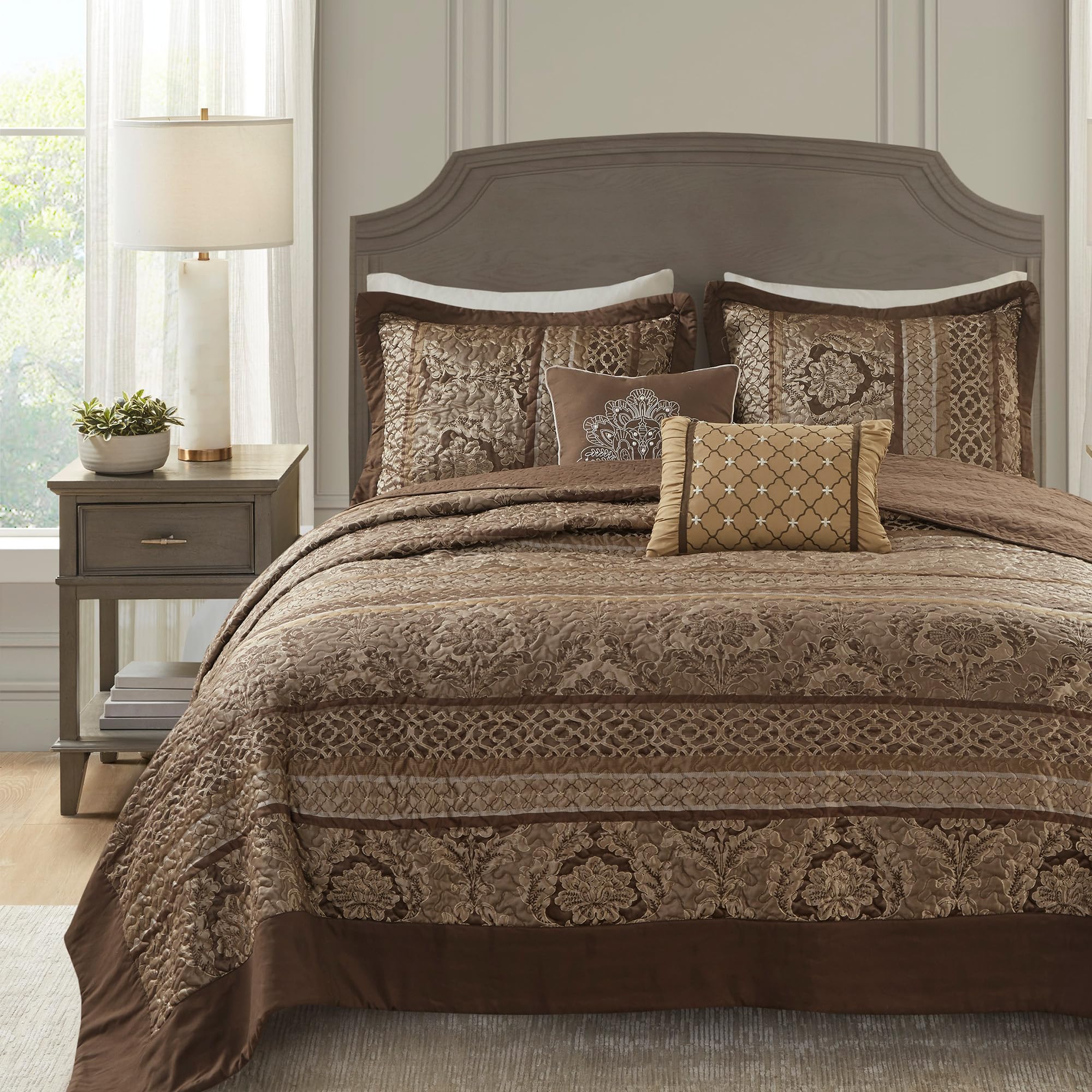 Madison Park Laetitia 100% Cotton Quilt Set – Lightweight Chenille Tufted Medallion Design, King/Cal King, 3-Piece
