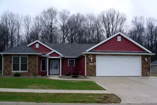 Traditional house plans 104-106 - front exterior, 1,642 sq ft, 3 bed, 2 bath house plans | Monster House Plans