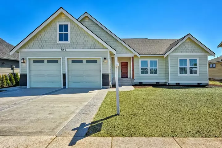 Craftsman house plans 20-113 - front exterior, 1,920 sq ft, 3 bed, 2 bath house plans | Monster House Plans