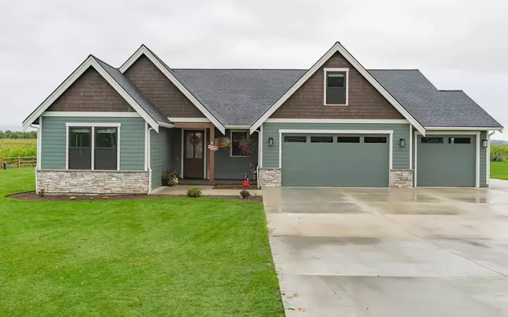 Craftsman house plans 20-221 - front exterior, 1,993 sq ft, 3 bed, 2 bath house plans | Monster House Plans