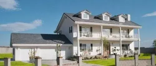 Plantation house plans 41-780 - front exterior, 2,169 sq ft, 3 bed, 2 bath house plans | Monster House Plans