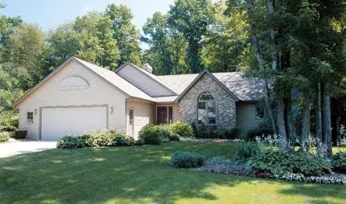 Traditional house plans 46-609 - front exterior, 1,492 sq ft, 3 bed, 2 bath house plans | Monster House Plans