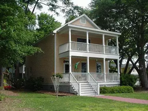 Southern house plans 46-739 - front exterior, 1,760 sq ft, 3 bed, 2 bath house plans | Monster House Plans