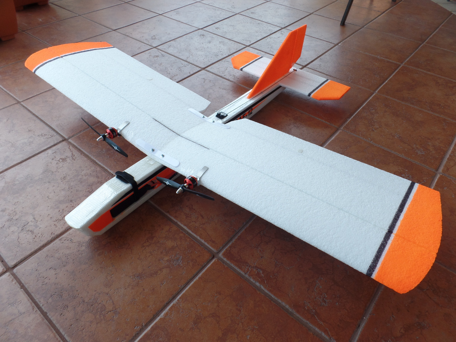 Beacon FoamTac Glue 2oz (5494700022) Motion RC