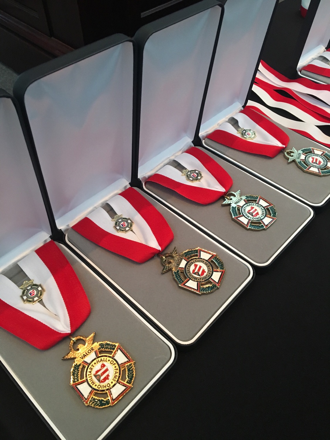 MILITARY MEDALS 3 PIECES ACCESSORIES