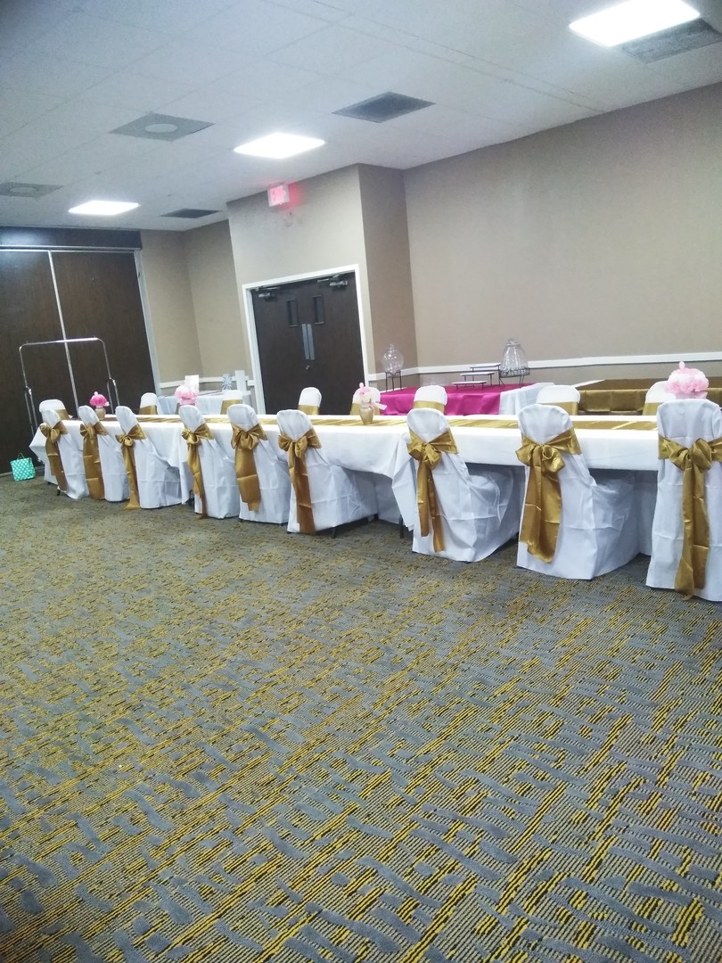 White Polyester Banquet Chair Covers Tablecloths Factory
