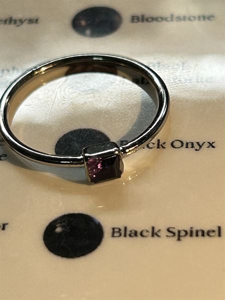 誕生石で選ぶ – Juvelia